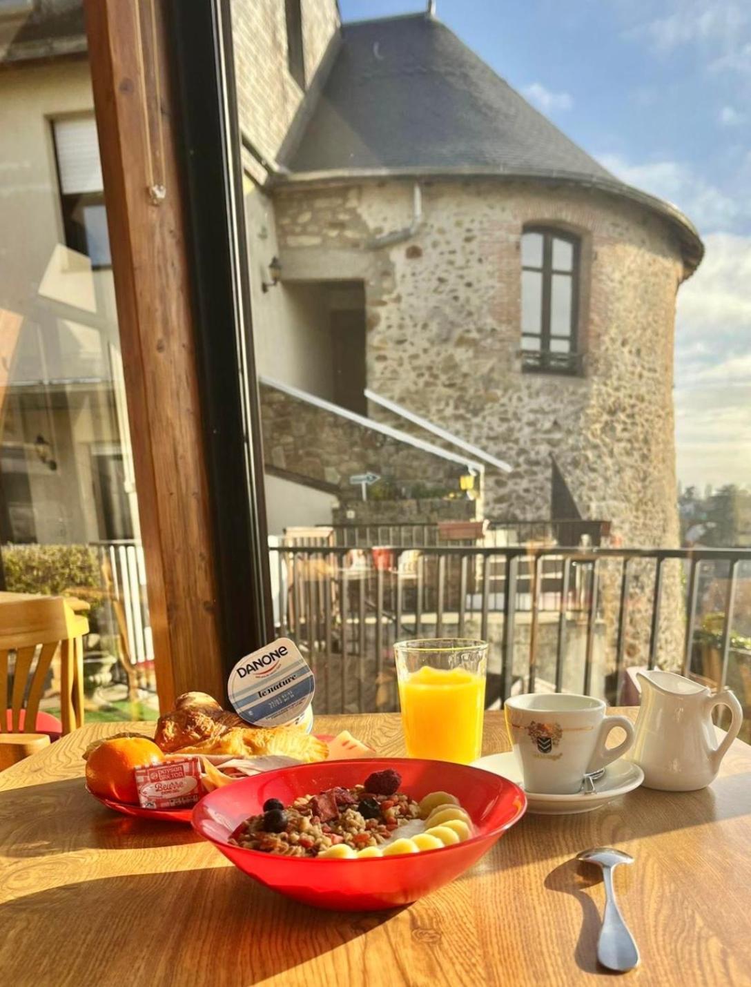 Hotel La Tour Des Anglais มาเยิน ภายนอก รูปภาพ