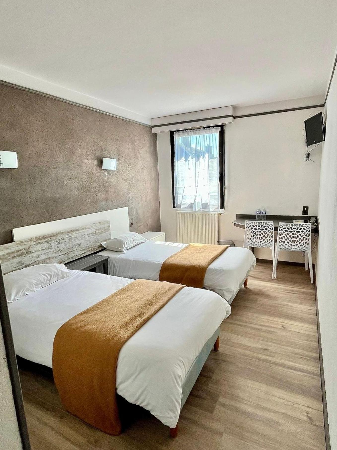 Hotel La Tour Des Anglais มาเยิน ภายนอก รูปภาพ